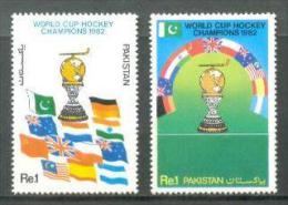 1982 PAKISTAN HOCKEY MICHEL: 564-565 MNH ** - Hockey (su Erba)