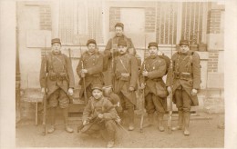 CPA 1346 - MILITARIA - Carte Photo Militaire - Soldats Du 69e Régiment D' Infanterie Pour PARIS - Personen