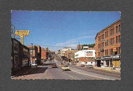 SHERBROOKE - QUÉBEC - RUE KING VERS L'OUEST - BELLES VOITURES - BEAU TIMBRE - PAR UNIC - Sherbrooke