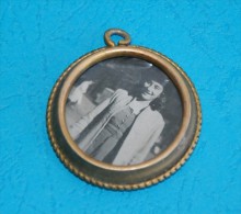 Old Porte Photo - Brass, 4,2 Cm. Diameter - Pendentifs