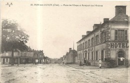 Cher : Dun Sur Auron, Place De L'Etape Et Rempart Des Minimes - Dun-sur-Auron