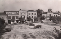 86 - MIREBEAU EN POITOU / PLACE DE LA REPUBLIQUE - Mirebeau