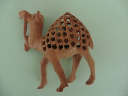 Dromadaire  Et Son Petit à L'intérieur En Bois Sculpté - Hout