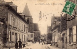 ATTICHY  -  La Rue Du Château Et L' Eglise - Attichy