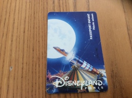 Carte Magnétique DISNEYLAND PARIS "PASSEPORT ENFANT Haute Saison" (Space Mountain) - Passaporti  Disney