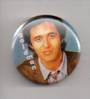 REF XXL Badge Ancien 1980 (no Pin's) Chanteur Jean Jacques GOLDMAN - Musique