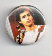 REF XXL Badge Ancien 1980 (no Pin's) Chanteur Jean Jacques GOLDMAN - Musique