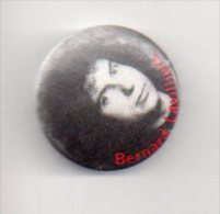 REF XXL Badge Ancien 1980 (no Pin's) Chanteur Bernard Lavilliers - Musique