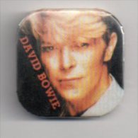 REF XXM Badge Ancien 1980 (no Pin's) David BOWIE - Musique