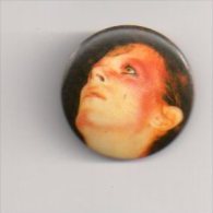 REF XXM Badge Ancien 1980 (no Pin's) David BOWIE - Musique