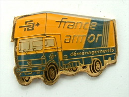 Pin's CAMION - DEMENAGEMENTS FRANCE ARMOR MERCEDES - VERSION EPOXY - Mercedes