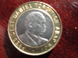 KENYA 1997  TEN SHILLINGS  ARAP MOI  USED COIN. - Kenya