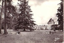 Maison De Convalescence Du Château De Mornay Par Loulay - Vue Du Parc Pendant La Cure - Non Classés