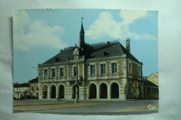 D 86 - Neuville Du Poitou - L'hôtel De Ville - Neuville En Poitou