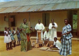 AK AFRIKA Völker & Typen  MUGANDA DANCERS UGANDA Muganda TÄNZER ANSICHTSKARTEN - Afrika