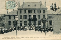 CPA 38 CLELLES L HOTEL DE VILLE UN JOUR DE PROCESSION 1906 - Clelles