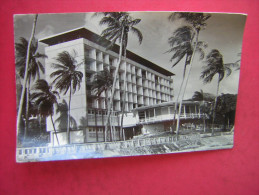 CPSM PHOTO  GUINEE FRANCAISE  HOTEL DE FRANCE  CANAKRY  VUE GENERALE      VOYAGEE  1957 TIMBRE - Guinée Française
