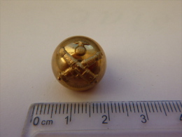 Bouton Button Militaire Artillerie AVT & Cie Paris 16 Mm - Knopen