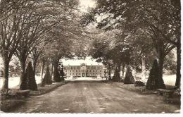 BECHEREL. CHATEAU DE CARADEUC. ALLEE D' ARRIVEE. - Bécherel