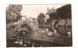 CPA : 58 - CLAMECY  : Le Beuvron : Déversoir - Cours D'eau - Maisons - Clamecy