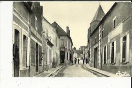 Sergines  89    La Rue De L'Eglise Animée-Boucherie Et Café - Sergines