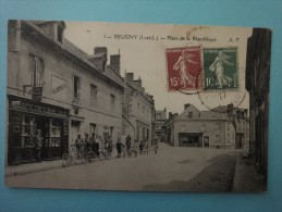 REUGNY Place De La République - Reugny