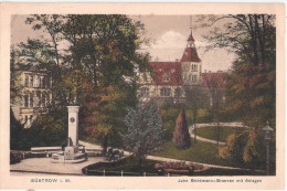 GÜSTROW Mecklenburg John Brinckmann Brunnen Mit Anlagen Color Bahnpost 5.5.1919 Gelaufen - Guestrow