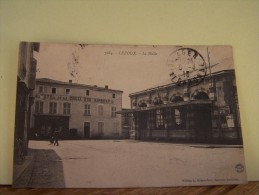 LEZOUX (PUY-DE-DOME) LES MARCHES. LES COMMERCES. LA HALLE. - Lezoux