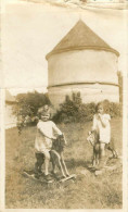 Jeux Et Jouets - Chevaux De Bois à Bascule - Petite Photo Format 11,1 X 6,6 Centimètres - A Identifier - état - Jeux Et Jouets