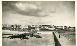 CPSM 29 AUDIERNE LA DIGUE ET LA PLAGE 1948 - Audierne