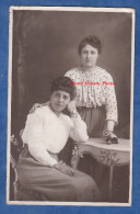Delcampe - CPA Photo - SAINT GHISLAIN - Portrait De 2 Femmes De La Commune - O. Bonbled - Woman Robe Mode Dress Couture Montre - Saint-Ghislain