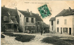 CPA 95 PISCOP  UNE COUR COMMUNE A BLEMUR 1909 - Pontcelles