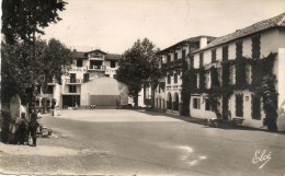 CPSM - ASCAIN (64) - Le Fronton De Pelote Basque à Côté De L'Hôtel De La Rhune - Ascain