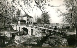 Réf : D-15-643  : CHATILLON SUR LOIRE  ECLUSE DE MONTELOT ( Léger Pli) - Chatillon Sur Loire