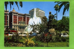 Delcampe - MALAGA LA BELLA HOTEL MALAGA PALACIO ACERA DE LA MARINA DESDE  EL PESCADOR RENAULT 4CV - Málaga