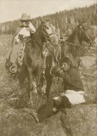Delcampe - 16978- NATIVE AMERICANS, SHOWING THE LADY HOW TO SHOOT - Indianer