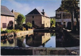 Cpm  MOULINS ENGILBERT (nievre ) Le Vieux Moulin ( Sur Le Mur Pun Autobus Transport Demenagement ) - Moulin Engilbert