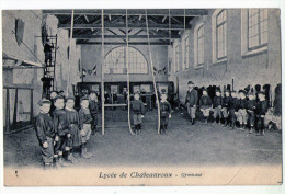 Delcampe - CPA     36       CHATEAUROUX    1909         LYCEE           GYMNASE   GARCONS INSTITUTEUR - Gymnastik