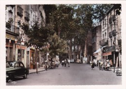 Delcampe - CERET : Boulevard Maréchal Joffre (très Animée, Commerces, Voitures, ...) - Ceret