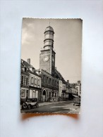 Delcampe - Carte Postale Ancienne : DOULLENS : Le Beffroi, Animé - Doullens