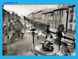 Delcampe - PEZENAS (Hérault) PLACE DE LA RÉPUBLIQUE ET COURS JEAN JAURÈS. - Pezenas