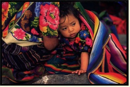 Guatemala  -  Chichicastenango  -  Kleines Mädchen  -  Ansichtskarte Ca. 1995    (groß) - Amerika