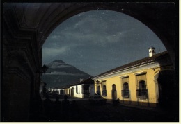Guatemala  -  Santa Catalina Convent  -  With View Of Volcano  -  Ansichtskarte Ca. 1980    (groß) - Guatemala