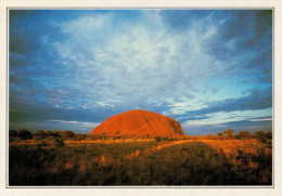 AUSTRALIA   TERRITORIO DEL NORD:  IL MONOLITO DI AYERS ROCK       (NUOVA CON DESCRIZIONE DEL SITO SUL RETRO) - Unclassified