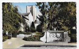 Delcampe - PITHIVIERS EN 1964 - N° 1555 - SQUARE DE LA MAIRIE - PETIT PLI ANGLE BAS A DROITE - CARTE FORMAT CPA VOYAGEE - Pithiviers