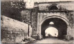 Delcampe - 17 PONS - Ancienne Porte De La Ville. - Pons