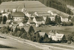 Delcampe - Schönwald Im Schwarzwald Bei Triberg Wohnhäuser Schule Siedlung Sw 14.5.1958 - Triberg