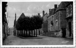 Delcampe - 36 ISSOUDUN - La Place Saint Jean - - Issoudun