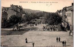 Delcampe - 38 BOURGOIN - Champ De Mars Un Jour De Marché. - Bourgoin