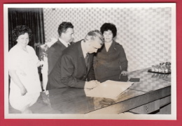 Delcampe - 168395 / PHOTO Marriage Mariage WEDDING -  Bride And Groom Bridegroom  FLOWERS Bulgaria Bulgarie Bulgarien Bulgarije - Hochzeiten